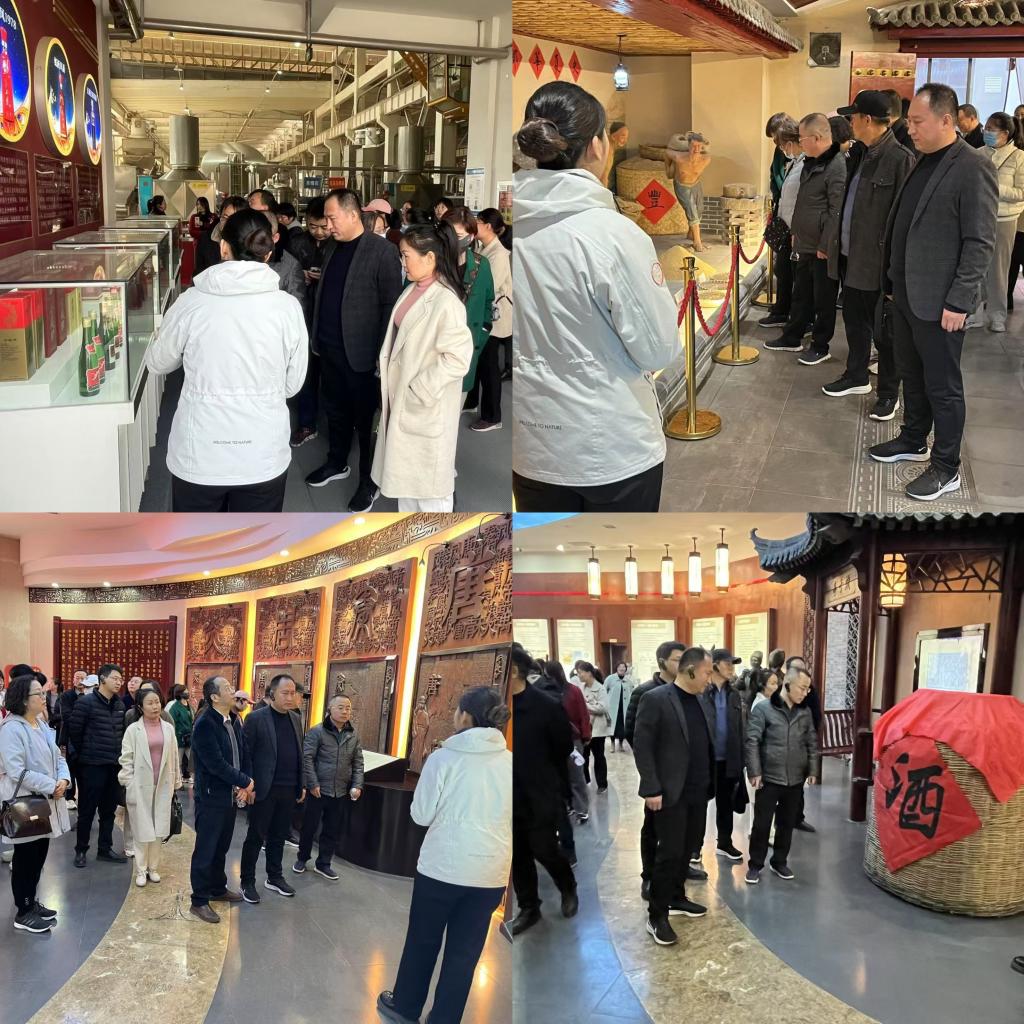 計(jì)算機(jī)學(xué)院師生赴西鳳酒業(yè)集團(tuán)參觀(guān)交流，探索傳統(tǒng)產(chǎn)業(yè)與網(wǎng)絡(luò)科技融合新路徑